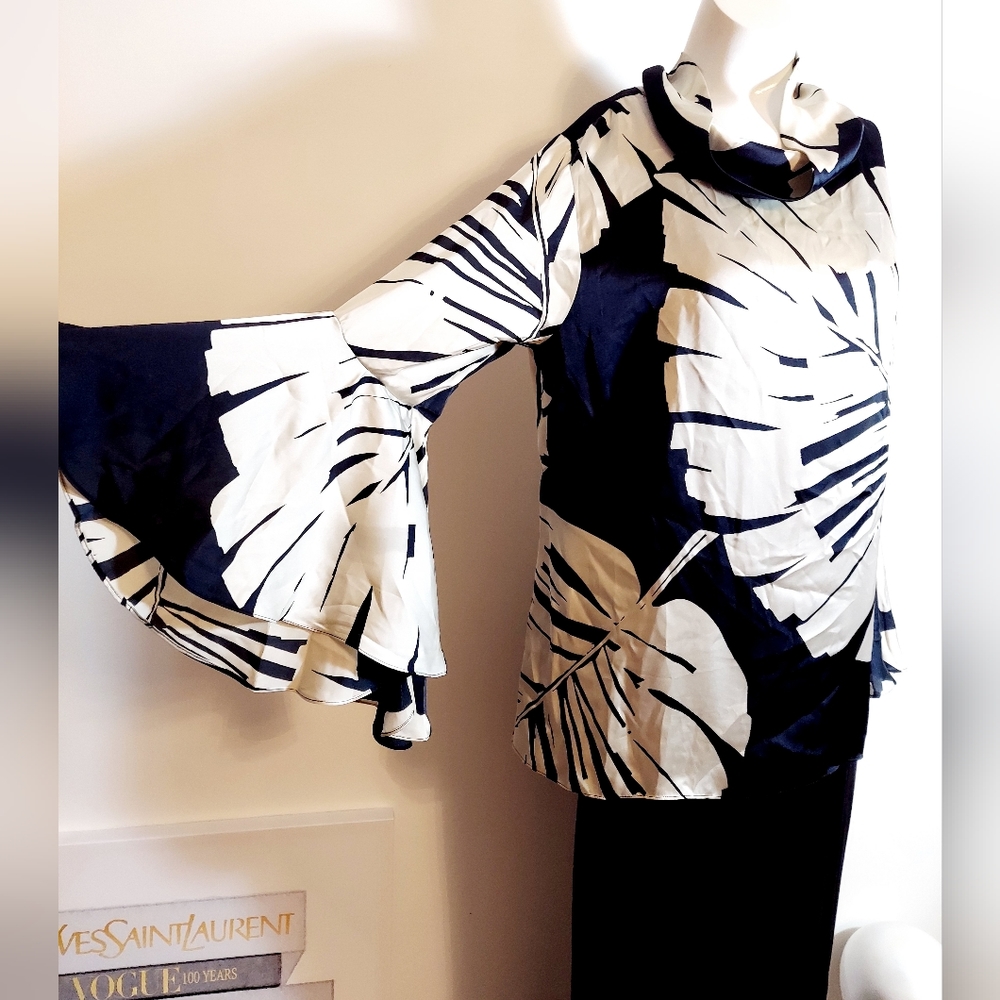 3/$50 Dennis Basso Import London France QVC flare bell sleeve leaf print blouse